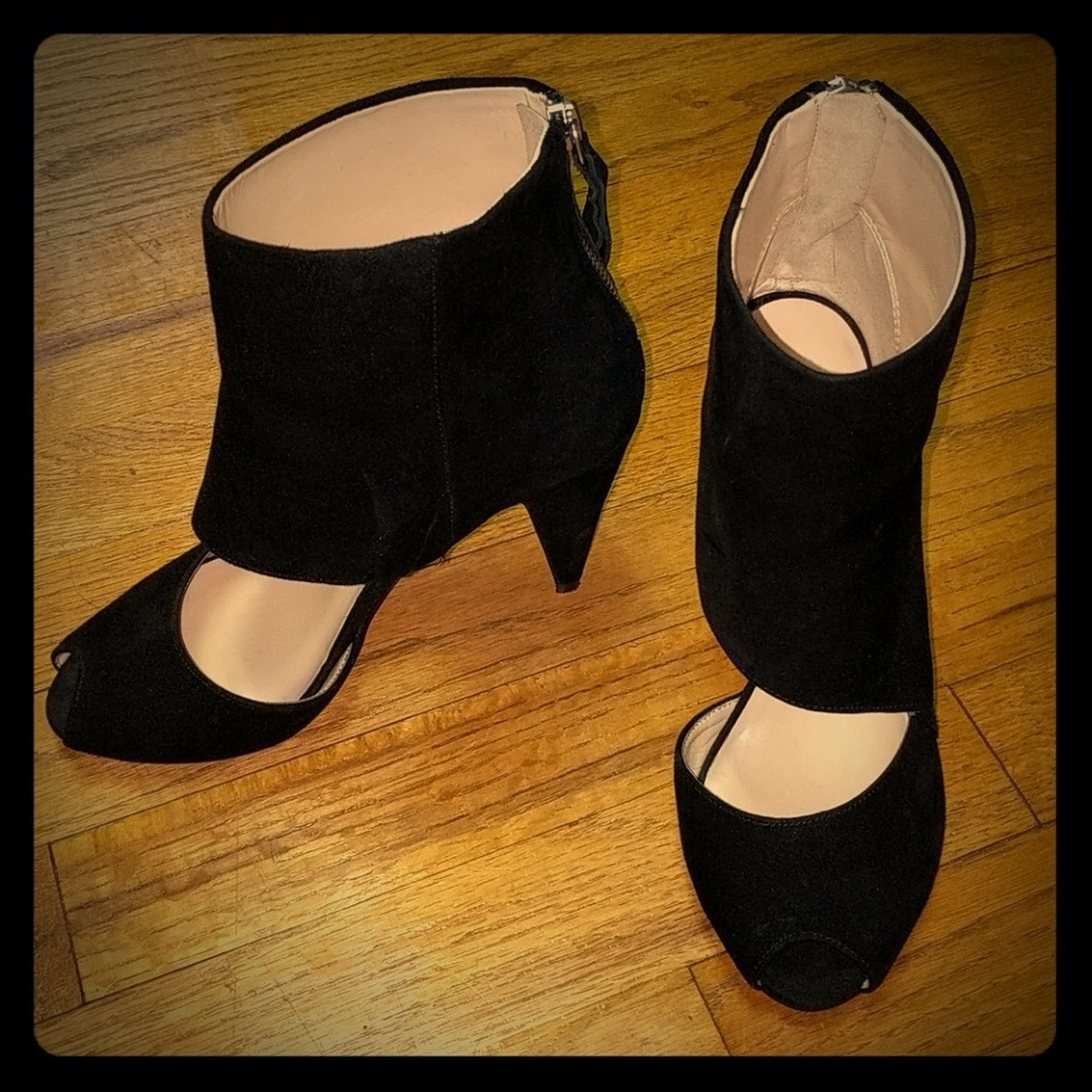 Sexy black Nine West heels.